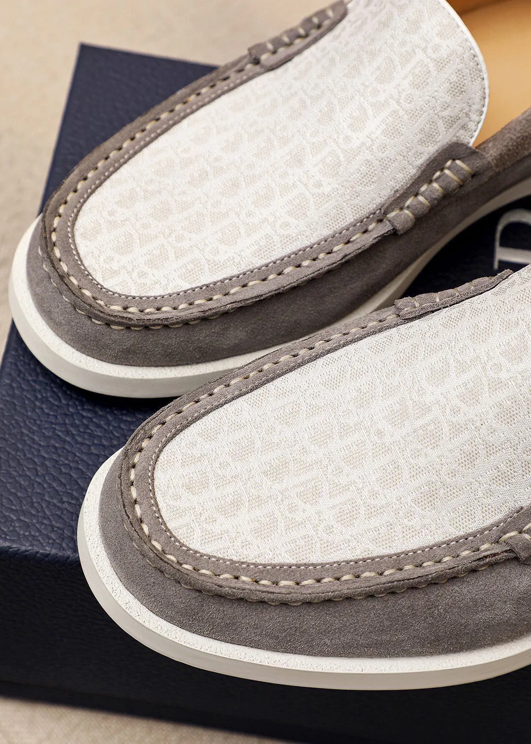Men's shoes 💰460 💐 Product trademark: Dior "Dior" casual leather shoes Regular size: 38-44 (45.46.47🉑️Customized) Product materials: Selected Italian imported first-layer calfskin upper, imported water-dyed 🐂 cowhide lining. Strong three-dimensional visual effect, rubber outsole Color: 3⃣️colors available